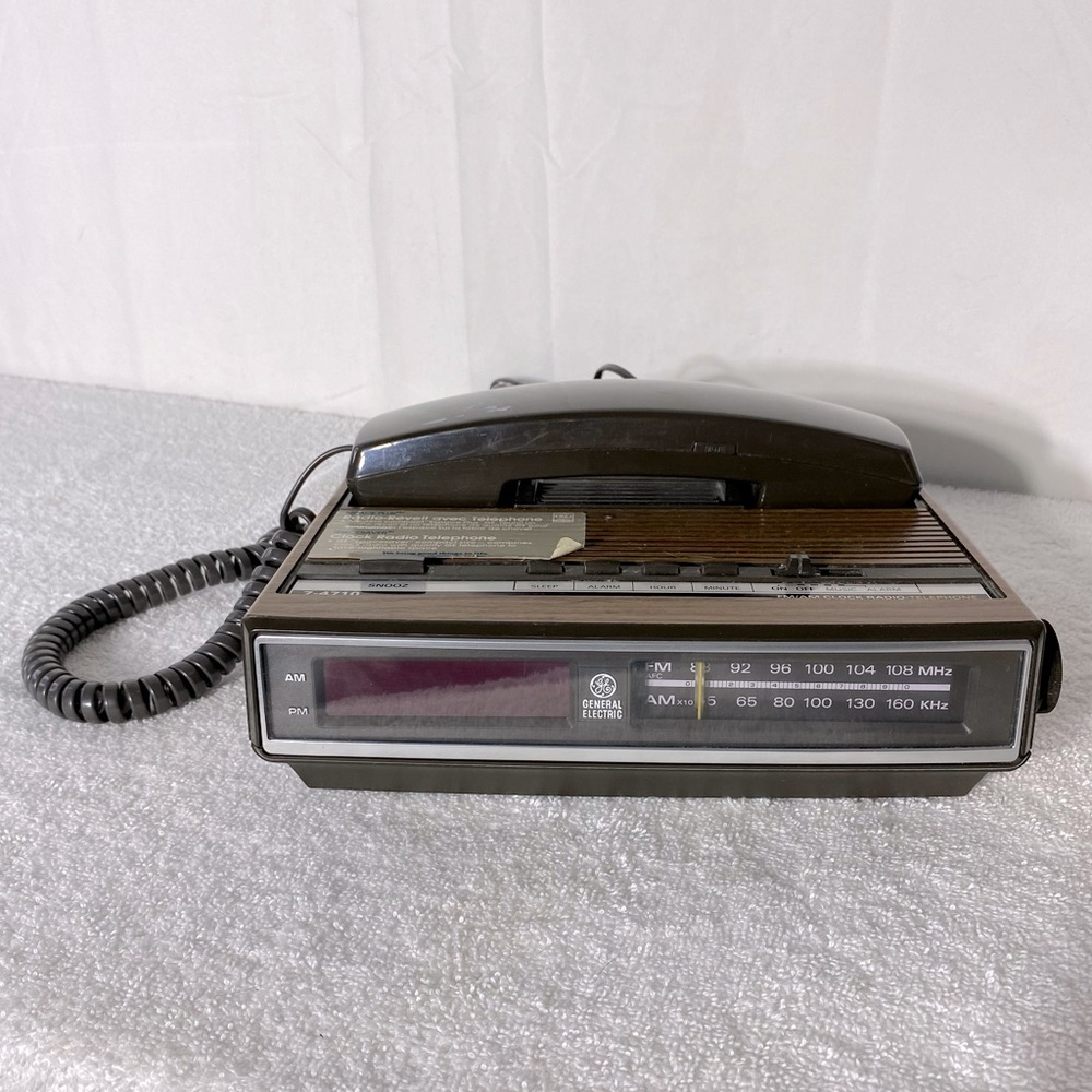 General Electric Combination FM/AM Clock Radio Telephone 7-4710